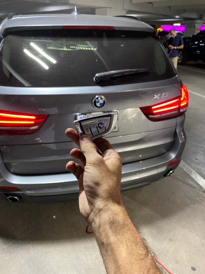 Replacement car key cut and programmed on site